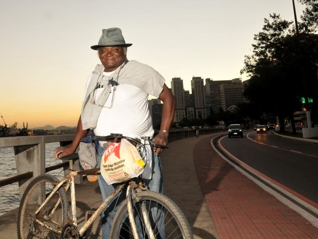 O Pedreiro que se Forma em Direito após Pedalar 42 km Por dia para estudar???