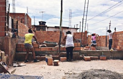 Projeto ???Arquitetura na Periferia??? Ensina mulheres a construir suas próprias moradias