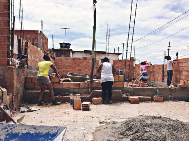 Projeto ???Arquitetura na Periferia??? Ensina mulheres a construir suas próprias moradias